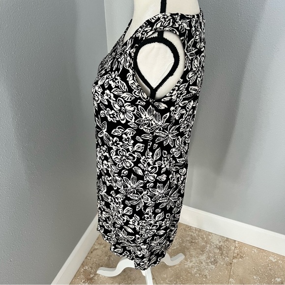 Women’s 1X Notations Sleeveless Tunic Black w/White Beachy Floral Pattern - Picture 4 of 8